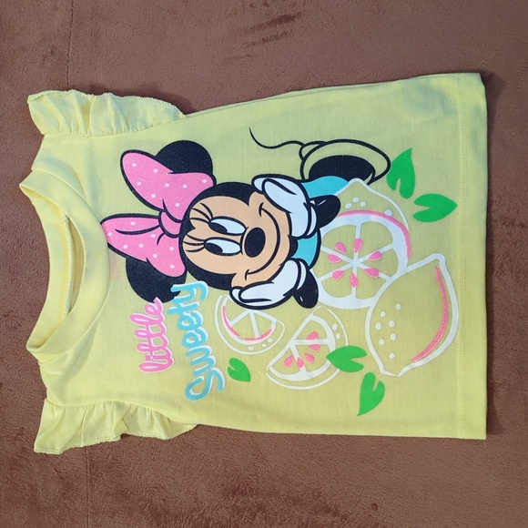 Girls shirts and shorts - Picture 2 of 3